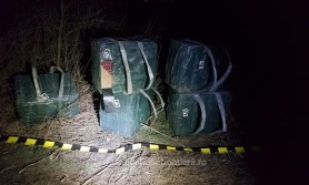 7.500 de pachete cu ţigări de contrabandă, descoperite în apropiere de graniţa României cu Republica Moldova